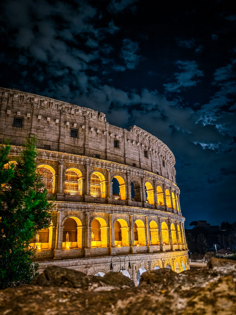 koloseum-nocą-rzym
